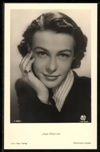 AK Schauspielerin Ilse Werner mit der Hand am Kopf porträtiert