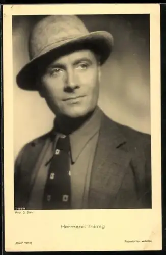 AK Schauspieler Hermann Thimig mit Filzhut posierend