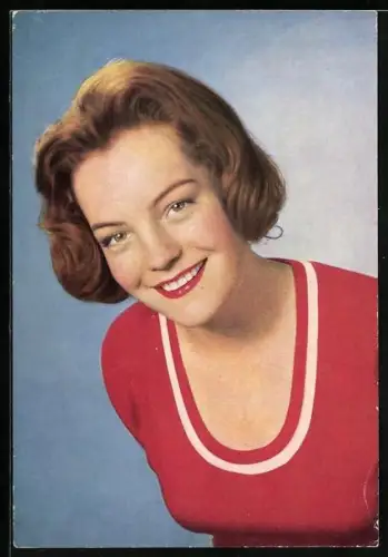 AK Schauspielerin Romy Schneiderim roten Pullover