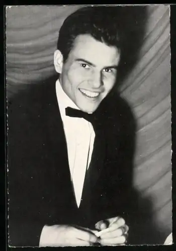 AK Schauspieler Horst Buchholz lacht in die Kamera