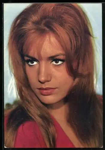 AK Schauspielerin Catherine Spaak mit Ponyfrisur