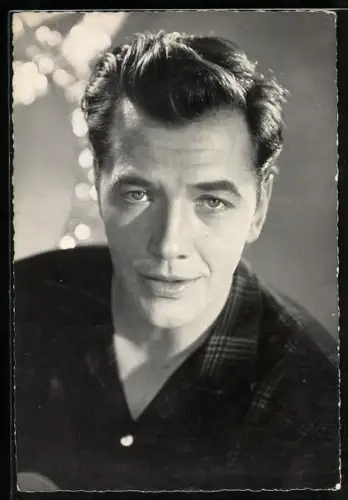 AK Schauspieler Gerhard Riedmann im karierten Hemd