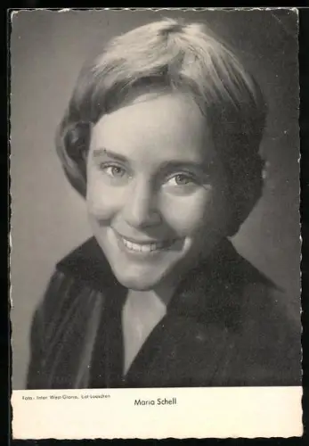 AK Schauspielerin Maria Schell lächelnd posierend