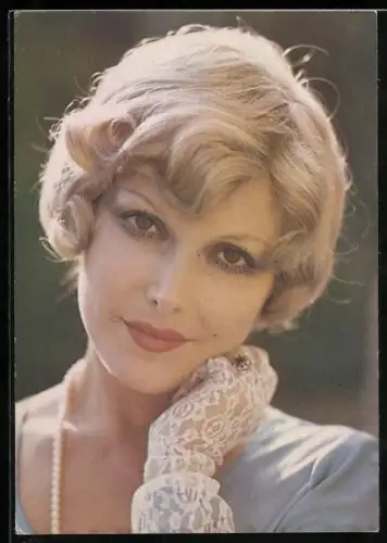 AK Schauspielerin Hanna Balinska mit blonden Haaren