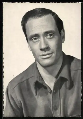 AK Schauspieler Mel Ferrer, leicht lächelnd