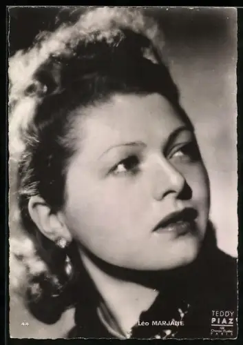 AK Schauspielerin Lèo Marjane fragend zur Seite blickend