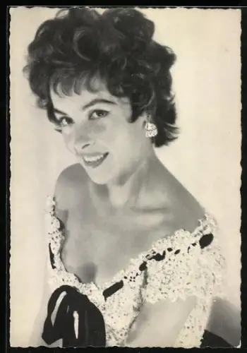 AK Schauspielerin Mara Lane mit tiefem Dekollete
