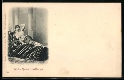 AK Schauspielerin Stella Hohenfels-Berger in lasziver Pose