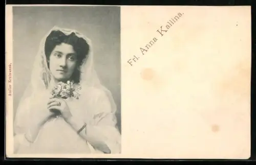 AK Schauspielerin Anna Kallina mit Blumen