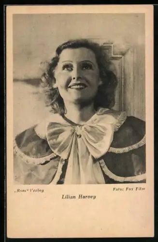 AK Schauspielerin Lilian Harvey lächelnd nach oben schauend