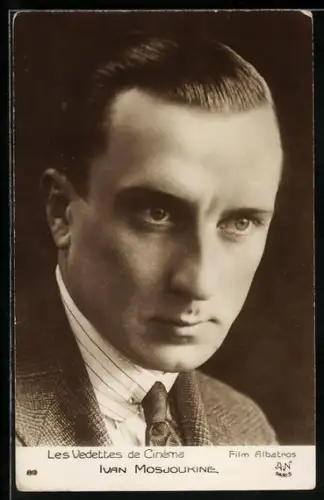AK Schauspieler Ivan Mosjoukine im Anzug posierend