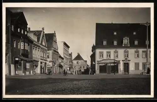 Foto-AK Wurzen, Strasseneck am Marktplatz 1944, Hotel