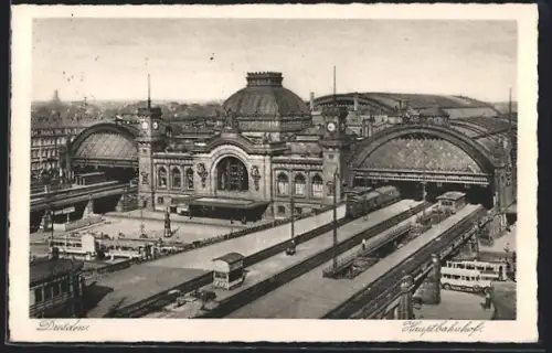 AK Dresden, Hauptbahnhof mit Gleisen aus der Vogelschau
