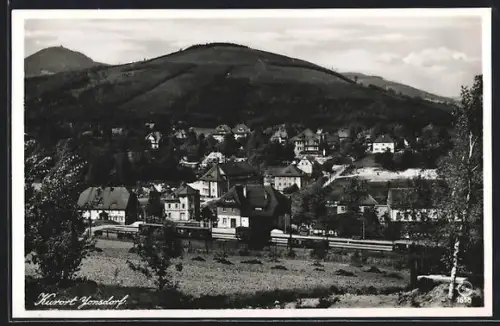AK Jonsdorf, Gesamtansicht mit Bahnhof, Gemeindeamt und Kurhaus, Buchberg, Lausche