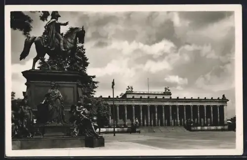 AK Berlin, Denkmal Friedrich Wilhelm IV., Altes Museum