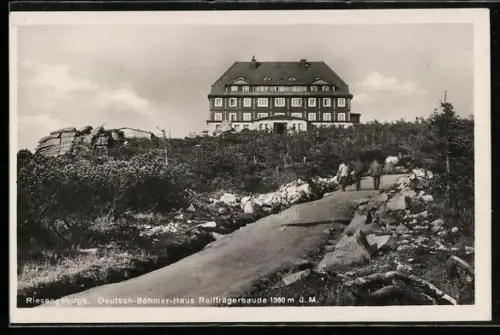 AK Reifträgerbaude /Riesengebirge, Ansicht mit Strasse