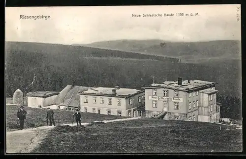 AK Neue Schlesische Baude /Riesengebirge, Berghütte und Wanderer