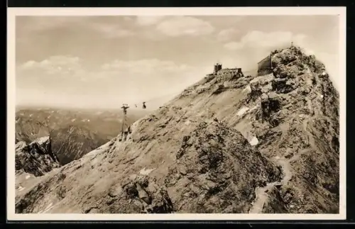 AK Münchner Haus /Zugspitze, Berghotel Zugspitzkamm mit Zugspitzbahn