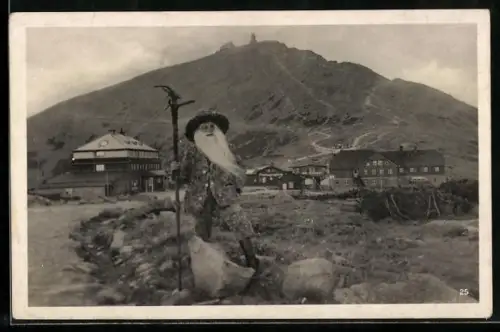 AK Schneekoppe i. Riesengebirge, Bärtiger Mann vor der Baude