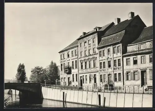 AK Berlin, Friedrichsgracht, Flussufer, historische Wohnhäuser, Brücke