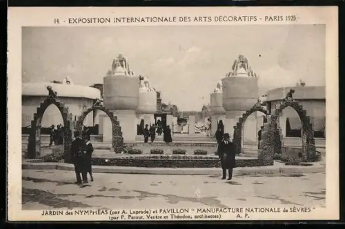 AK Paris, Exposition des Arts décoratifs 1925, Jardin des Nympheas et Pavillon Manufacture Nationale de Sèvres
