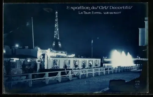 AK Paris, Exposition des Arts décoratifs 1925, La Tour Eiffel, Vue de Nuit