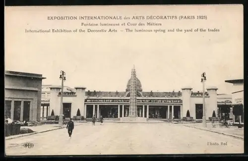 AK Paris, Exposition des Arts décoratifs 1925, Fontaine lumineuse et Cour des Métiers