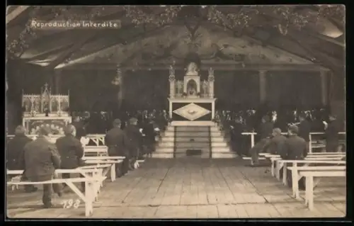 Foto-AK Soltau, Kriegsgefangenenlager, Innenansicht der Lagerkirche