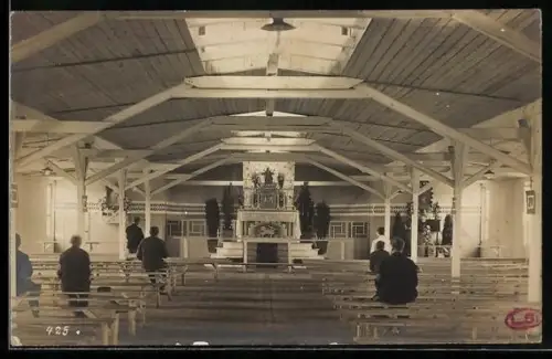Foto-AK Soltau, Kriegsgefangenenlager, Innenansicht der Katholischen Kirche