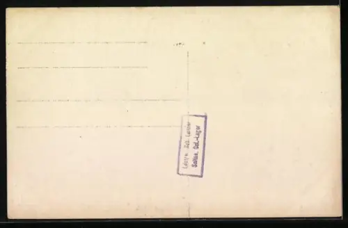 Foto-AK Soltau, Kriegsgefangenenlager, Teilansicht des Lagers mit Gefangenen und Baracken