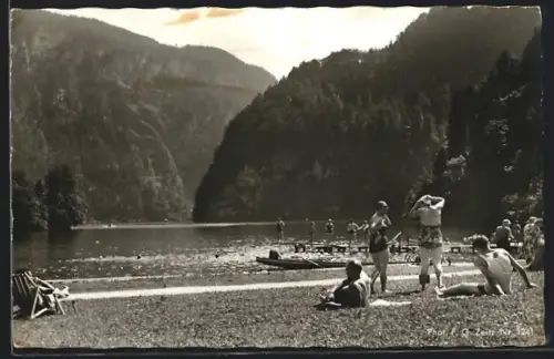 AK Berchtesgaden /Königssee, Seebad am Königssee, Badegäste, Berge
