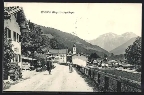 AK Ramsau bei Berchtesgaden, Dorfstrasse, Kirche, Gebirgspanorama