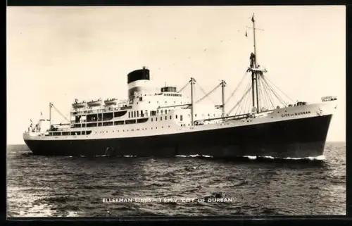 AK Britisches Passagierschiff T.S.M.V. City of Durban auf hoher See