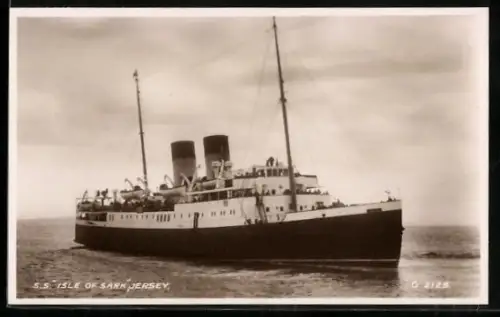 AK Jersey, Passagierschiff S.S. Isle of Sark vor der Küste