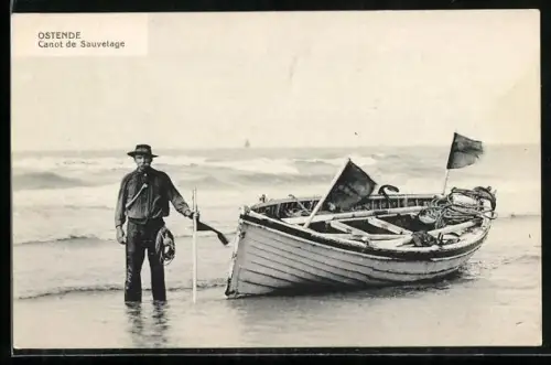 AK Ostende, Rettungsboot an der Küste mit Besatzungsmitglied, Seenotrettung