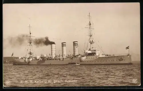 AK Kleiner geschützter Kreuzer SMS Kolberg vor der Küste, Kriegsschiff