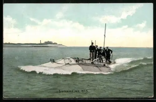 AK Britisches U-Boot Nr. 5 in Überwasserfahrt mit Besatzungsmitgliedern auf dem Turm