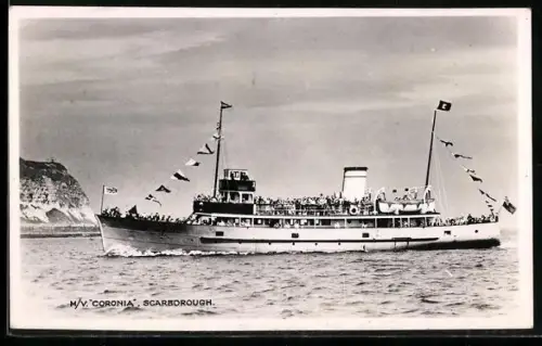 AK Britisches Passagierschiff M.V. Coronia 1950 vor Scarborough