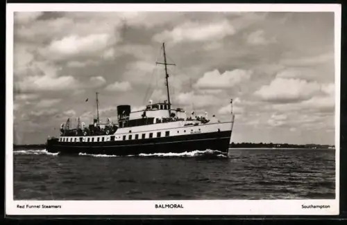 AK Passagierschiff Balmoral der Red Funnel Steamers hohe Fahrt laufend