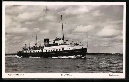 AK Passagierschiff Balmoral der Red Funnel Steamers in voller Fahrt