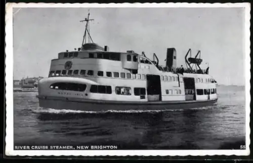 AK River Cruise Steamer Royal Iris off New Brighton, Passagierschiff