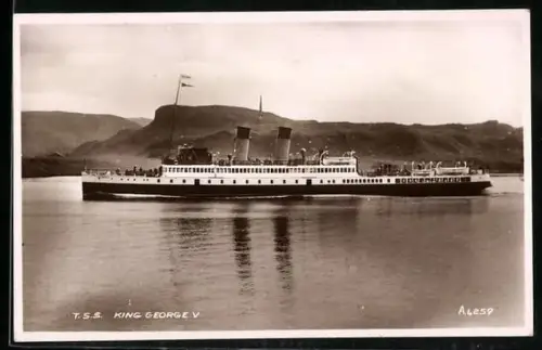 AK Passagierschiff T.S.S. King George V in Fahrt vor der Küste