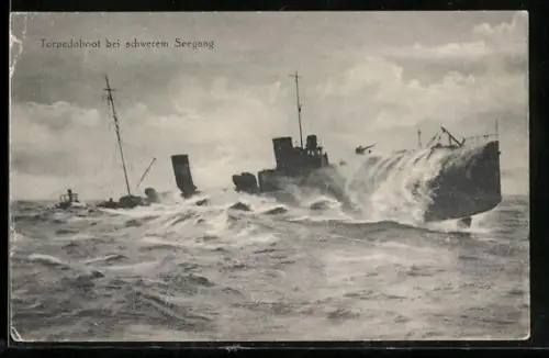 AK Torpedoboot der Kaiserlichen Marine bei schwerem Seegang, vorn sichtbar das Bugruder, Kriegsschiff