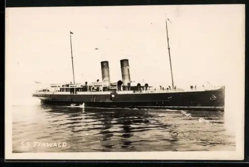 Foto-AK Britisches Passagierschiff S.S. Tywald auf See