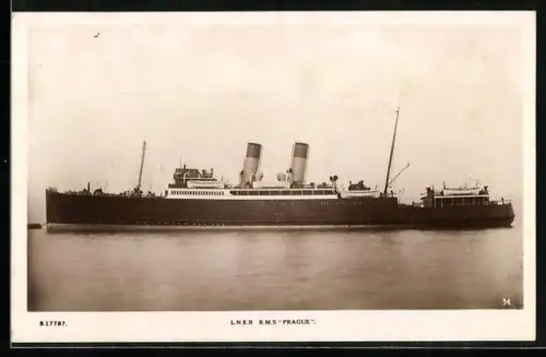 AK Passagierschiff R.M.S. Prague der L.N.E.R. vor Anker liegend