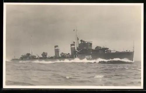 Foto-AK Britischer Zerstörer H.M.S. Esk mit Kennung H15 in voller Fahrt, Kriegsschiff