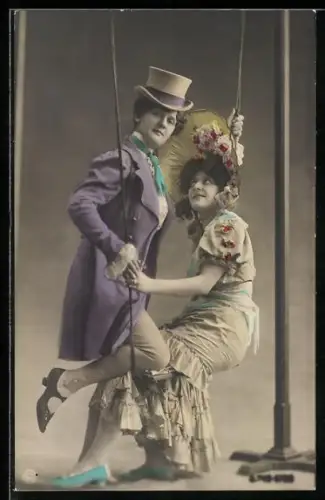 AK Pärchen auf einer Schaukel