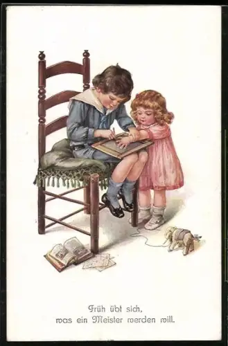 AK Junge bringt seiner kleinen Schwester das Schreiben bei