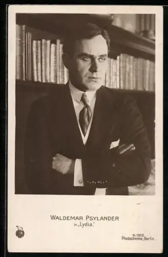 AK Schauspieler Waldemar Psilander in Lydia mit ernsten Blick