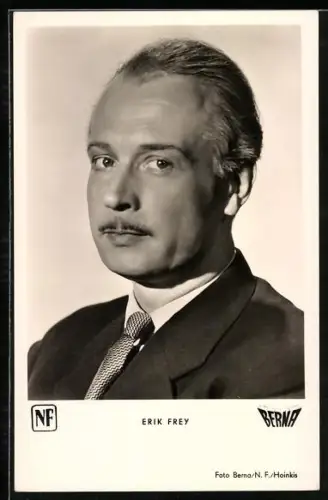 AK Schauspieler Erik Frey im Anzug porträtiert